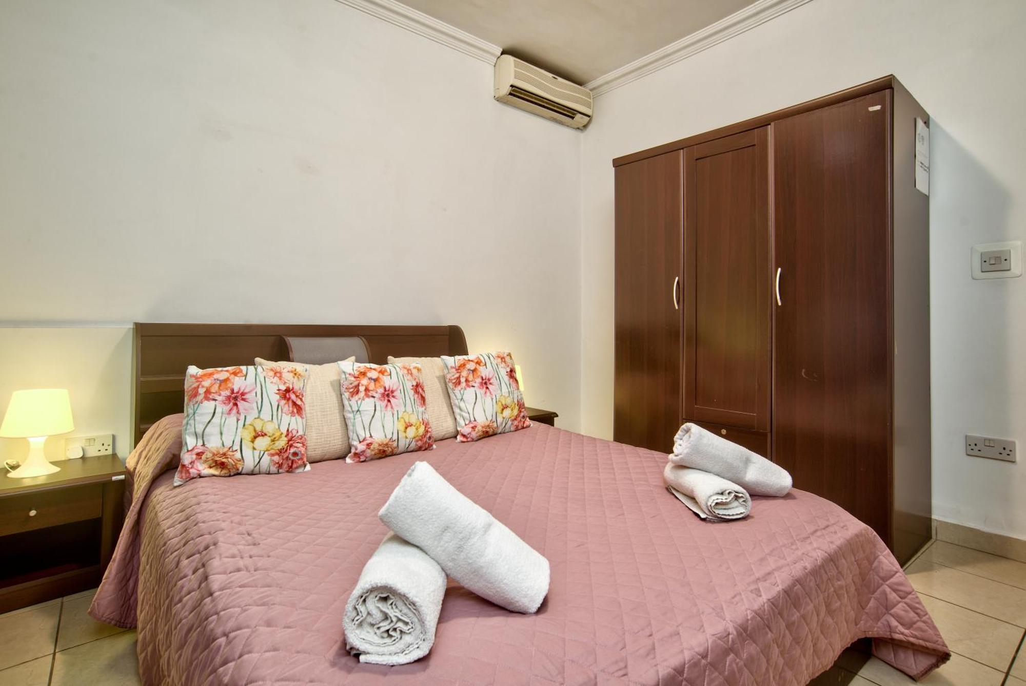 Morina Court - Seaview Apartments And Penthouse In St Julians By Shortletsmalta San Giuliano Esterno foto