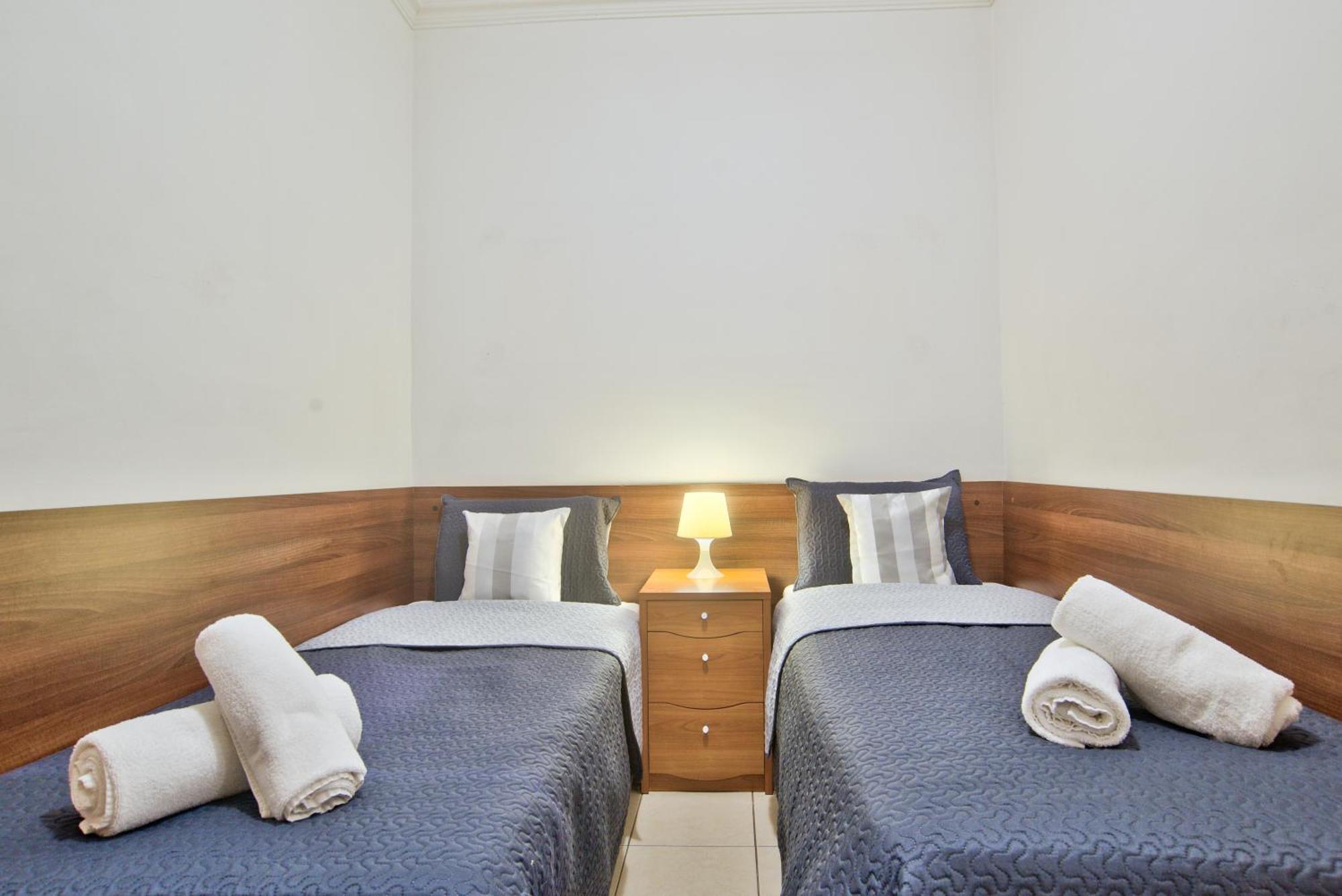 Morina Court - Seaview Apartments And Penthouse In St Julians By Shortletsmalta San Giuliano Esterno foto